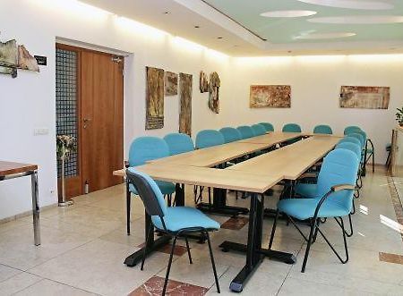 Hotel Maxim Svätý Jur Εξωτερικό φωτογραφία