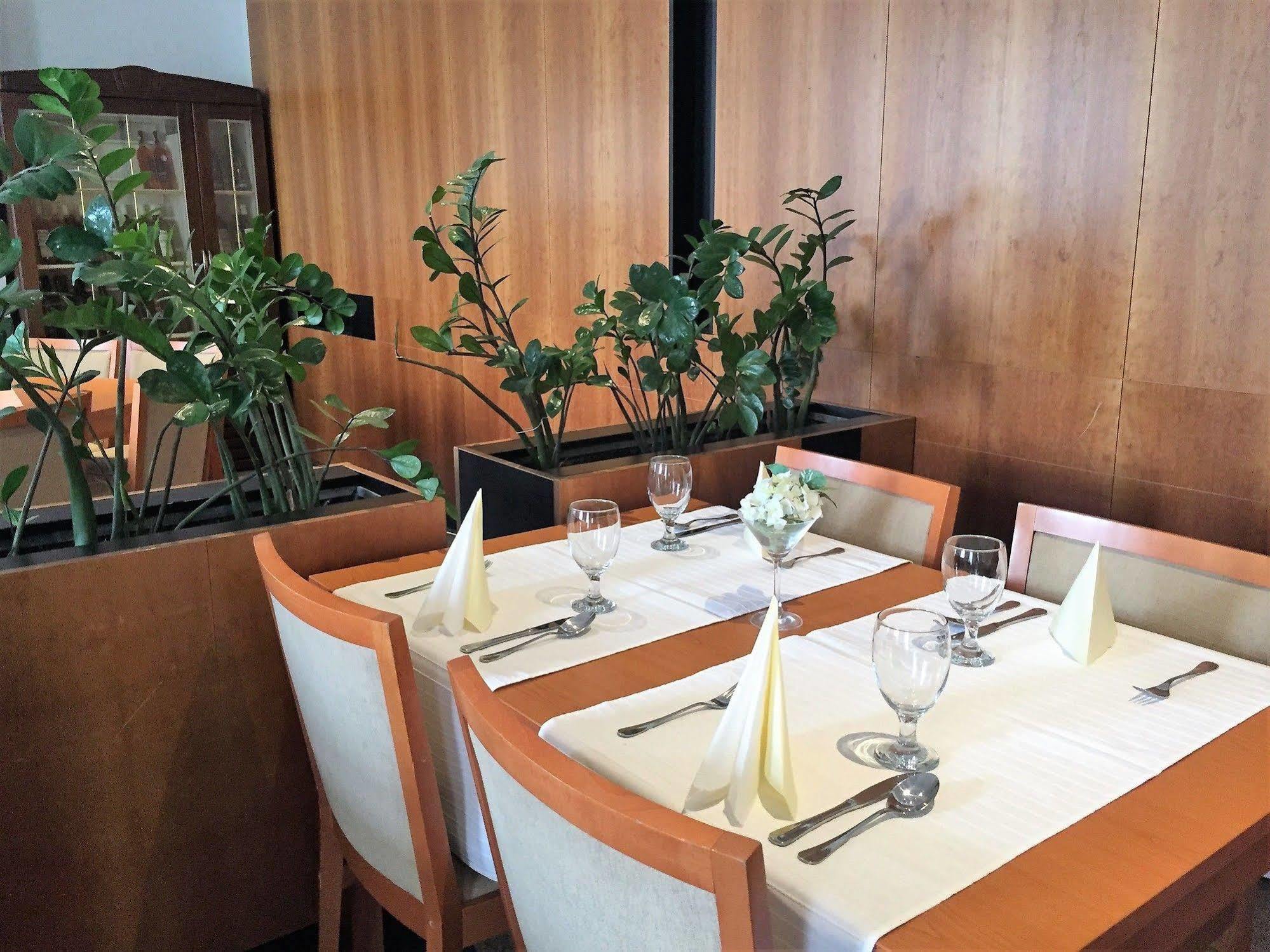 Hotel Maxim Svätý Jur Εξωτερικό φωτογραφία