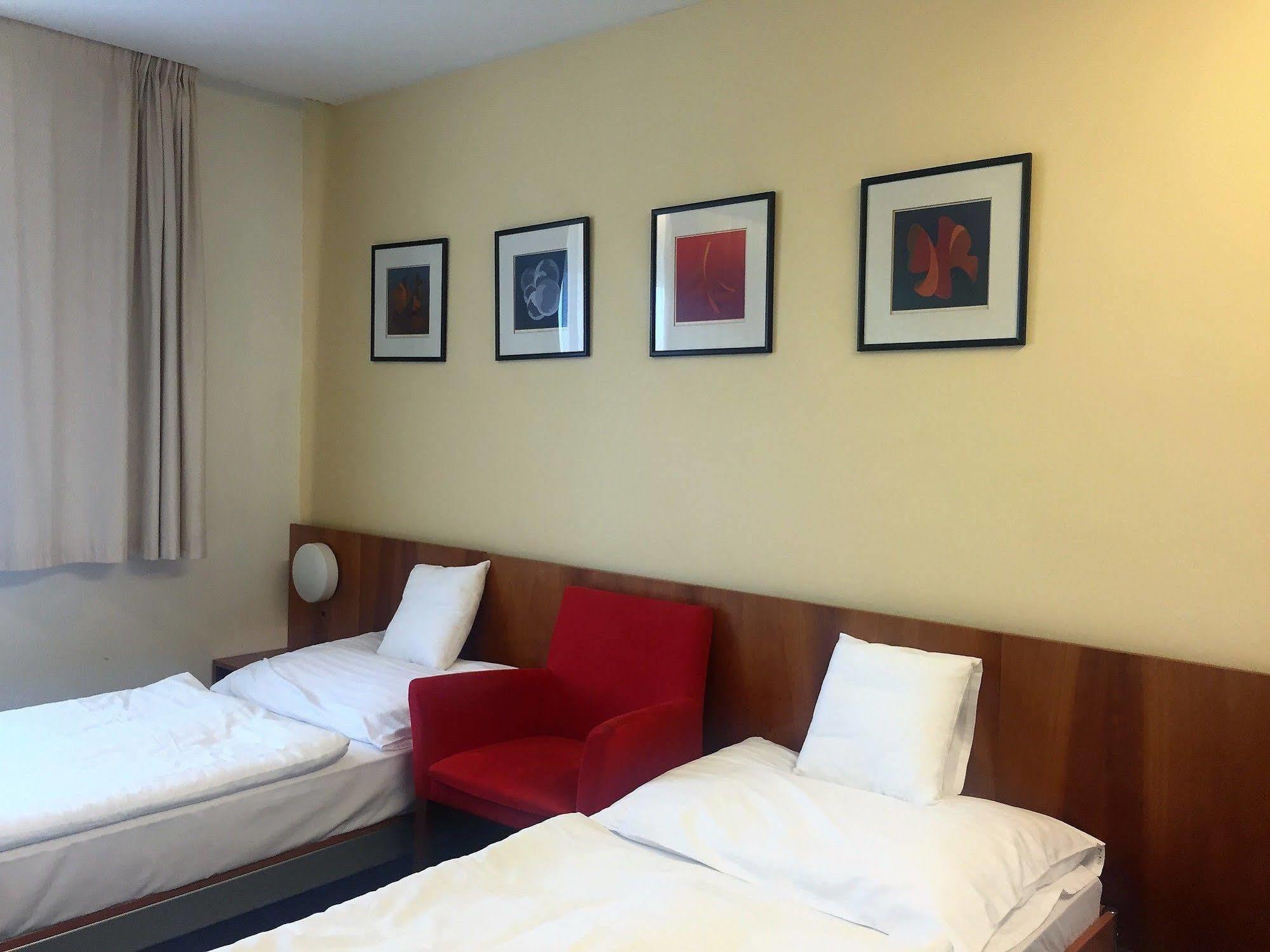 Hotel Maxim Svätý Jur Εξωτερικό φωτογραφία