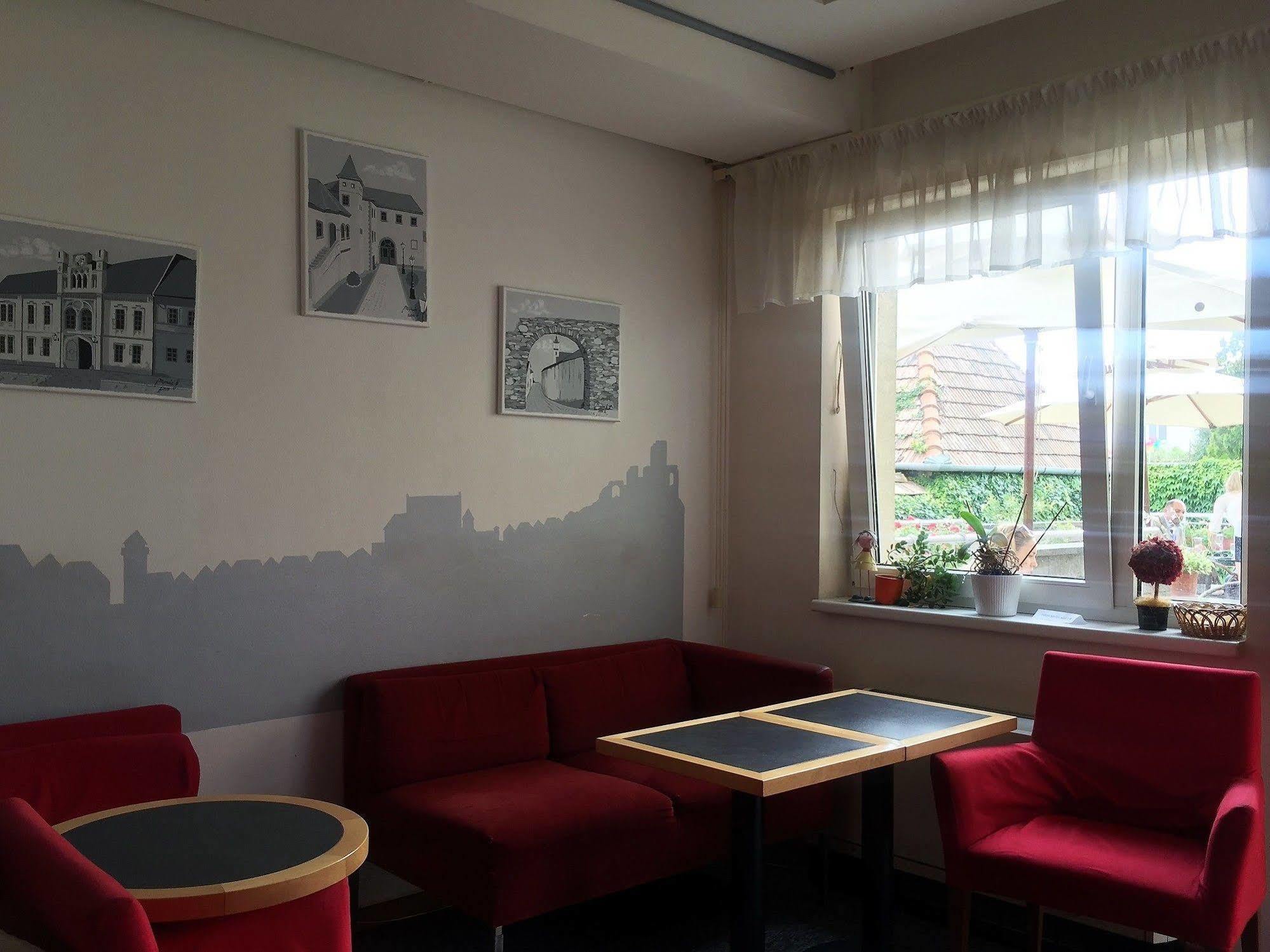 Hotel Maxim Svätý Jur Εξωτερικό φωτογραφία